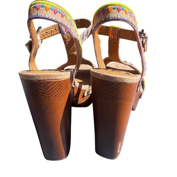 Gianni Bini Retro Glam Aztec Print High Heel shoes Multi Color Sz 7.5 - Picture 3 of 5